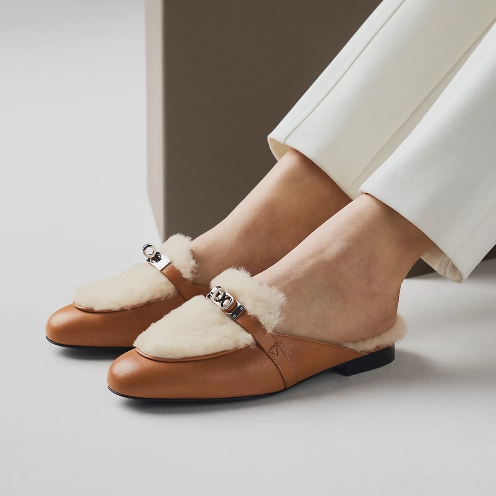 HERMES Tan and Cream Oz Mule Shearling Kelly buckle Sandel SZ 6